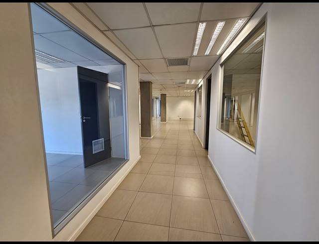 2,600M² FACTORY FOR SALE IN LANSERIA